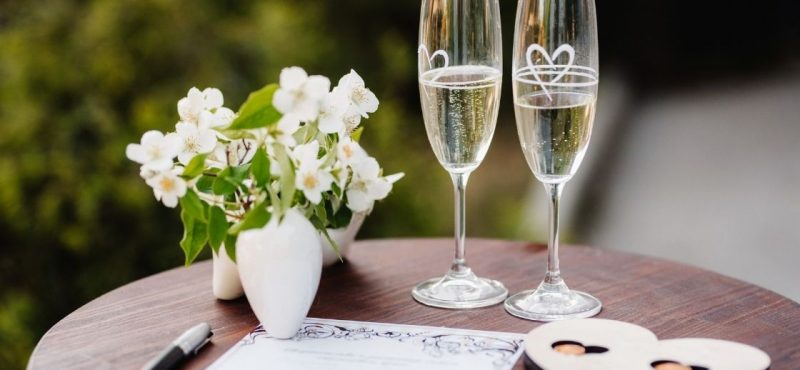 pezsgős pohár gravírozás esküvőre